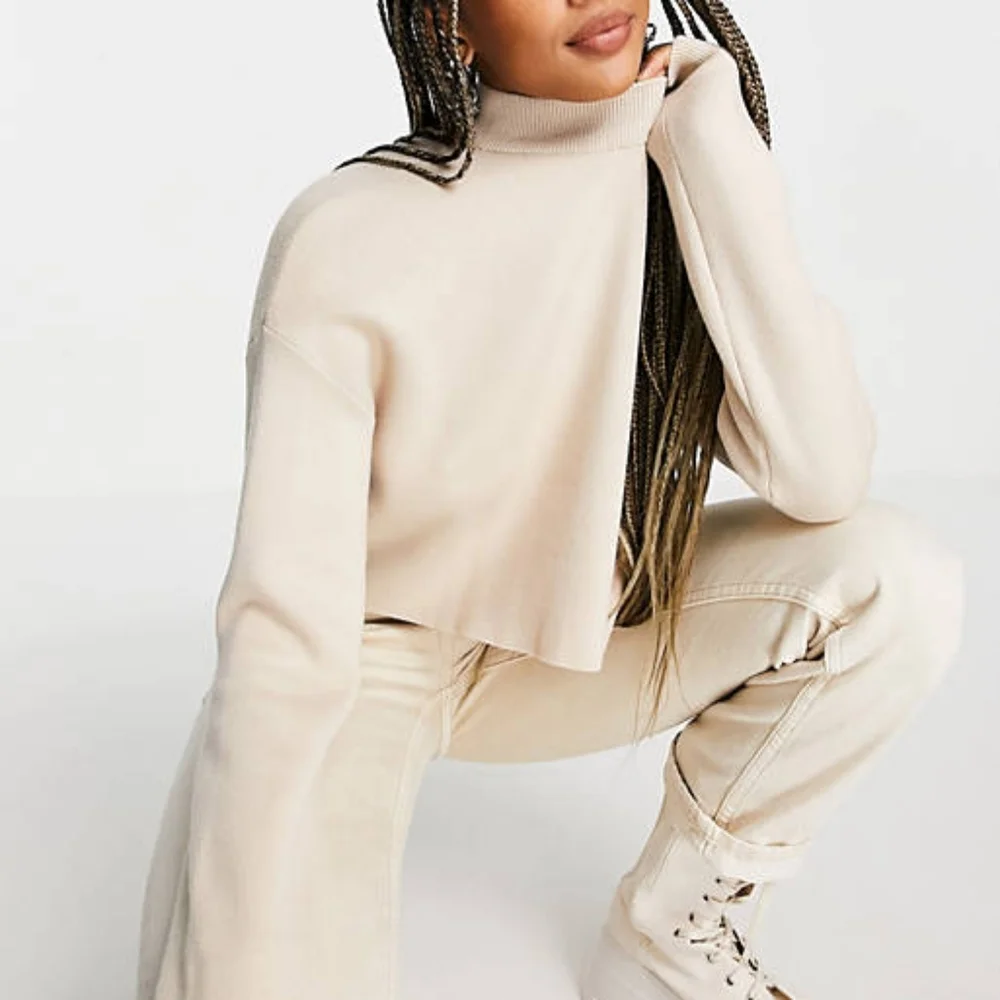 *DONATED* NWOT • Bershka • crop sweater - Picture 1 of 8